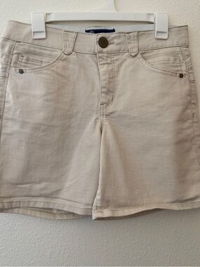 Democracy “Ab”solution “Flax” Cream Off White Stretch Shorts Size 8; 7” inseam